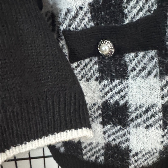 Adrienne Vittadini Eyelash w/Pearl Button Puff Shoulder Elegant Cardigan NWT Med - Picture 5 of 10